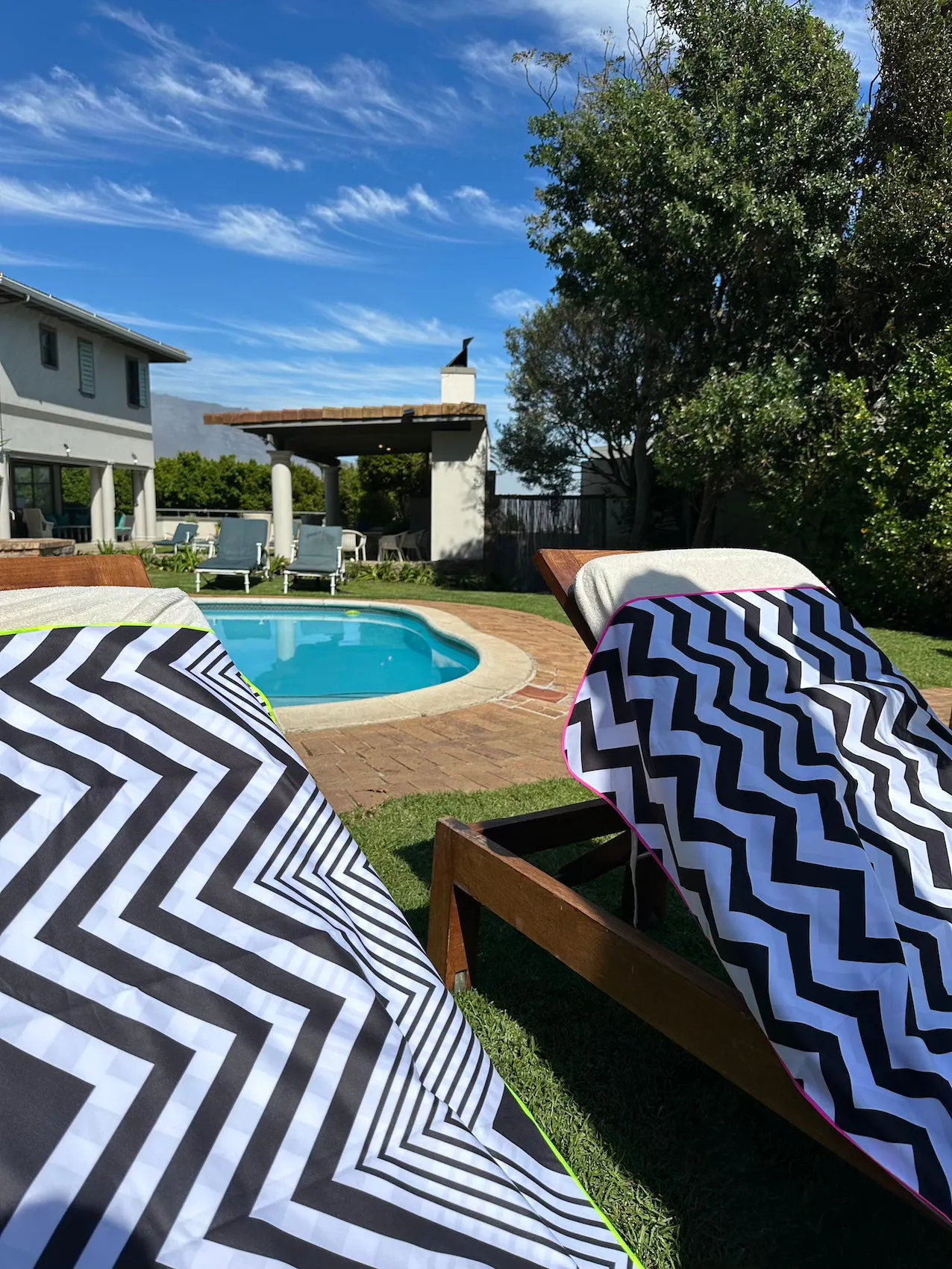 Microfibre XL Double Sided Printed Towel - Uneven Zig Zag - Yellow